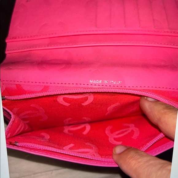 CHANEL Black Quilted Leather Wallet - Picture 7 of 12